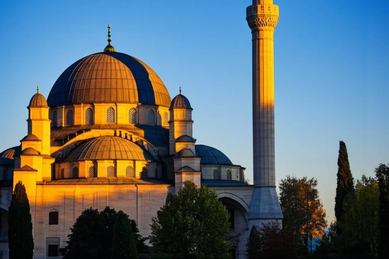 مسجد امیر سلطان استانبول: تاریخچه، معماری و هر آنچه باید بدانید