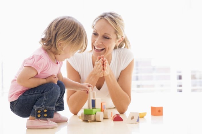 چگونه تشویق سالم اعتماد به نفس کودکان را شکل می‌ دهد؟